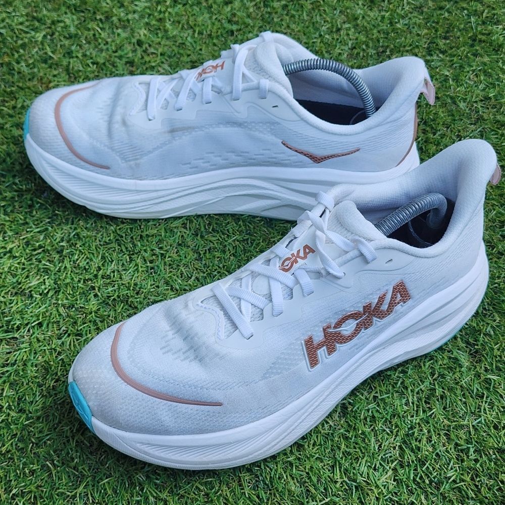 HOKA SKYFLOW - Womens Sneakers - SIZE 10.5B